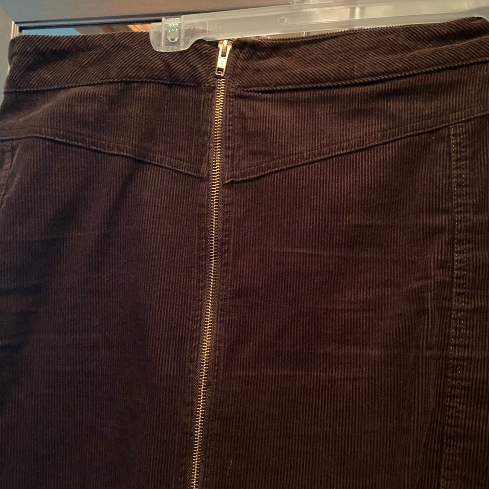 Corduroy mini skirt with front zipper.